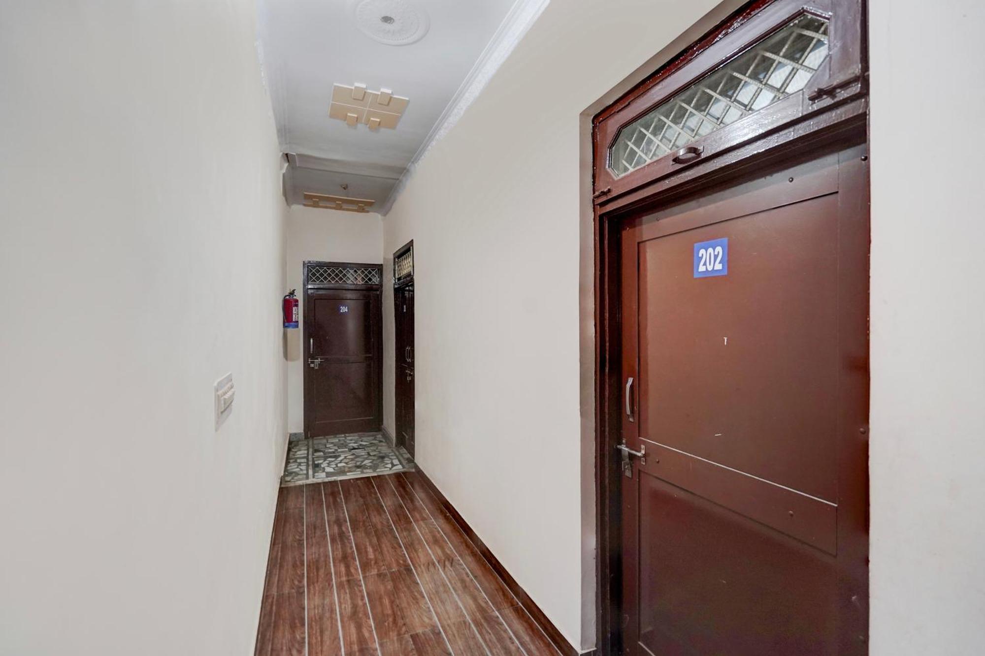 Oyo Hotel Maharaja Palace 메루트 외부 사진