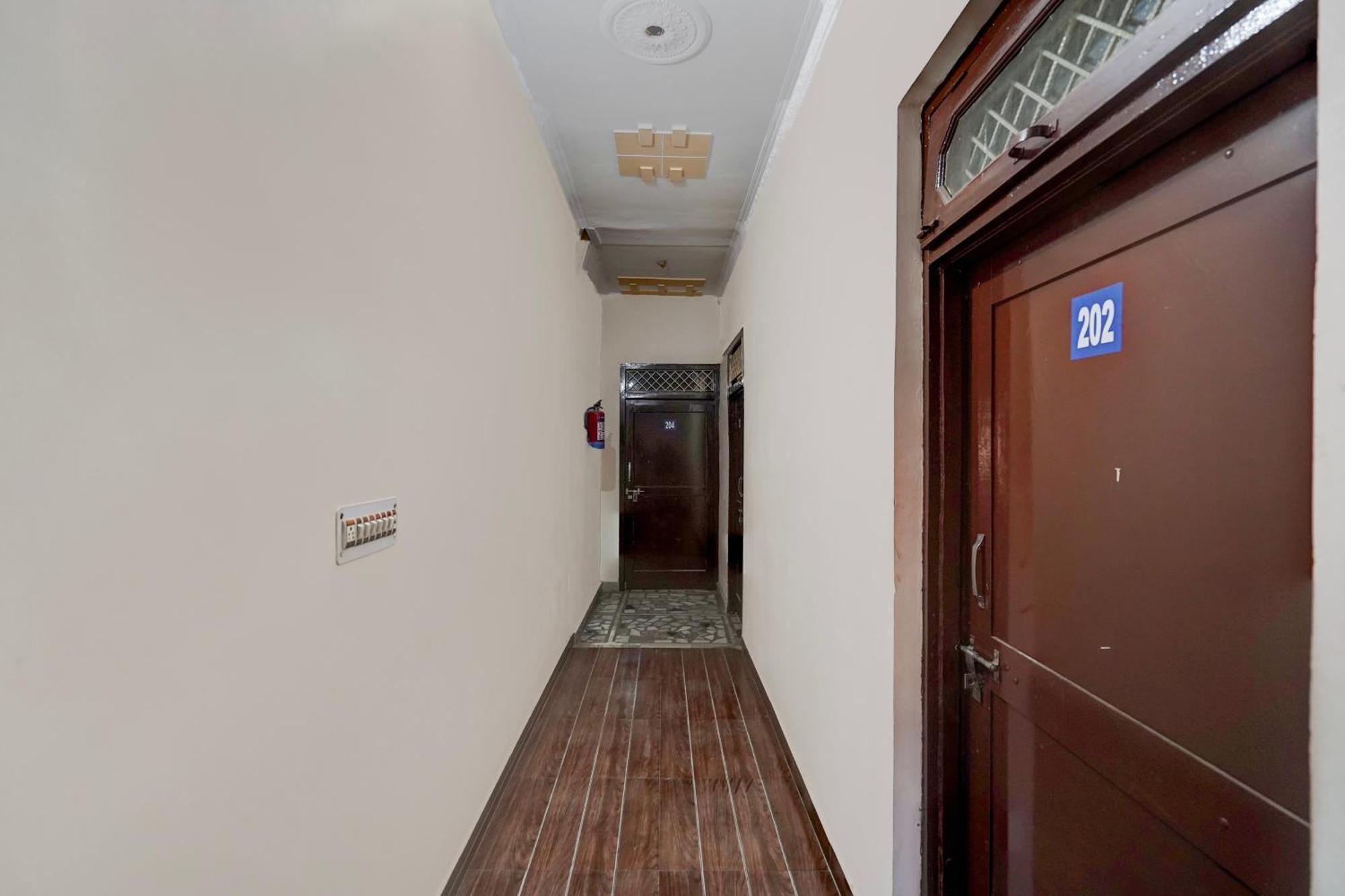 Oyo Hotel Maharaja Palace 메루트 외부 사진